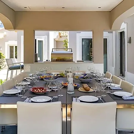 Sleeps 12 Pool Air Con Wifi וילה *