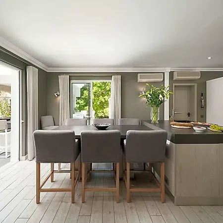 Sleeps 12 Pool Air Con Wifi *