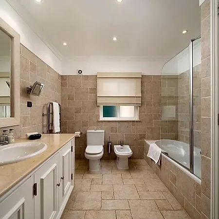 Sleeps 12 Pool Air Con Wifi